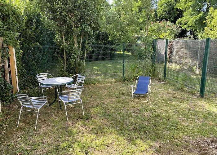 Pieds Dans L'eau A Avec Jardin Et Equipements Complets - Fr-1-494-130 * Royan