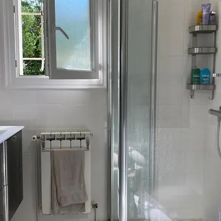 Apartment Pieds Dans L'eau A Avec Jardin Et Equipements Complets - Fr-1-494-130 *